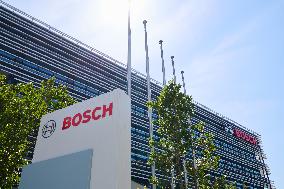 Robert Bosch GmbH(BOSCH) exterior, logo, signboard